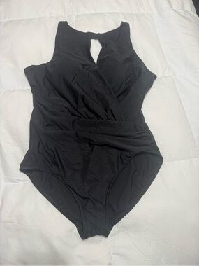 Miraclesuit Black keyhole One-Piece Swimsuit size 16